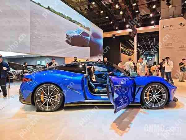 腾势Z概念跑车正式亮相上海车展 首发搭载“云辇-M”