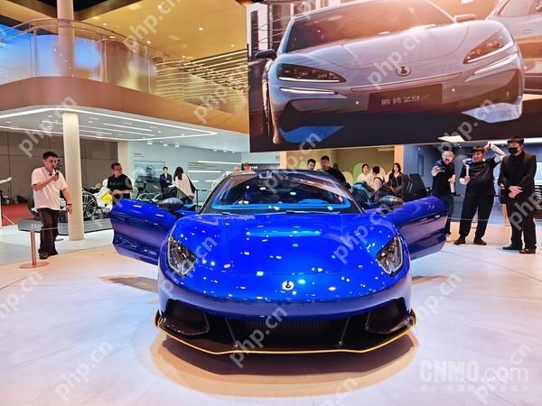 腾势Z概念跑车正式亮相上海车展 首发搭载“云辇-M”