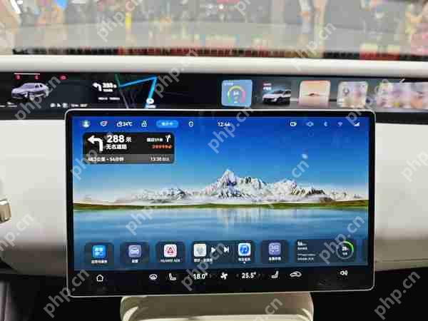 阿维塔06亮相上海国际车展 家族化设计辨识度极高