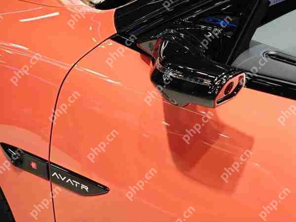 阿维塔06亮相上海国际车展 家族化设计辨识度极高