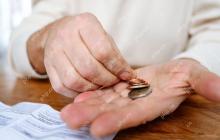 当人们敦促检查其更改时，稀有1p硬币的售价为127,000英镑