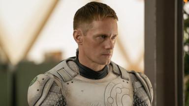 'Murderbot' Review: Apple's New Comedy Sci-Fi Is A Great Vehicle For Alexander Skarsgard, But Not Without Its Problems