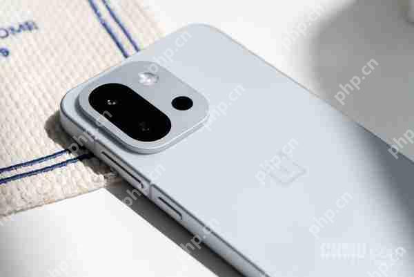 小屏旗舰的极致之选!看看这台一加 13T 你就懂了