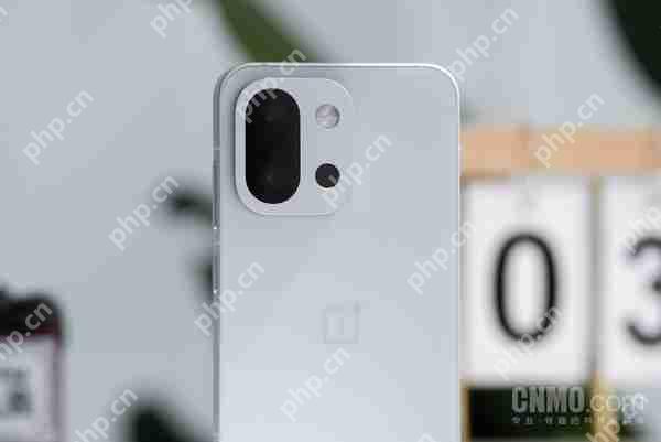 小屏旗舰的极致之选!看看这台一加 13T 你就懂了