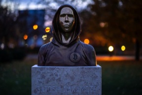 Bitcoin (BTC) Creator Satoshi Nakamoto's Estimated Fortune Surges Past Bill Gates' Wealth