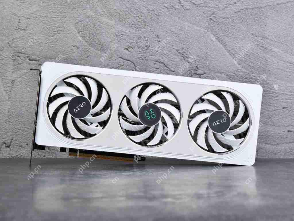  低成本纯白装机方案必选！技嘉 GeForceRTX 5060 AERO OC 8GB 雪鹰首测 