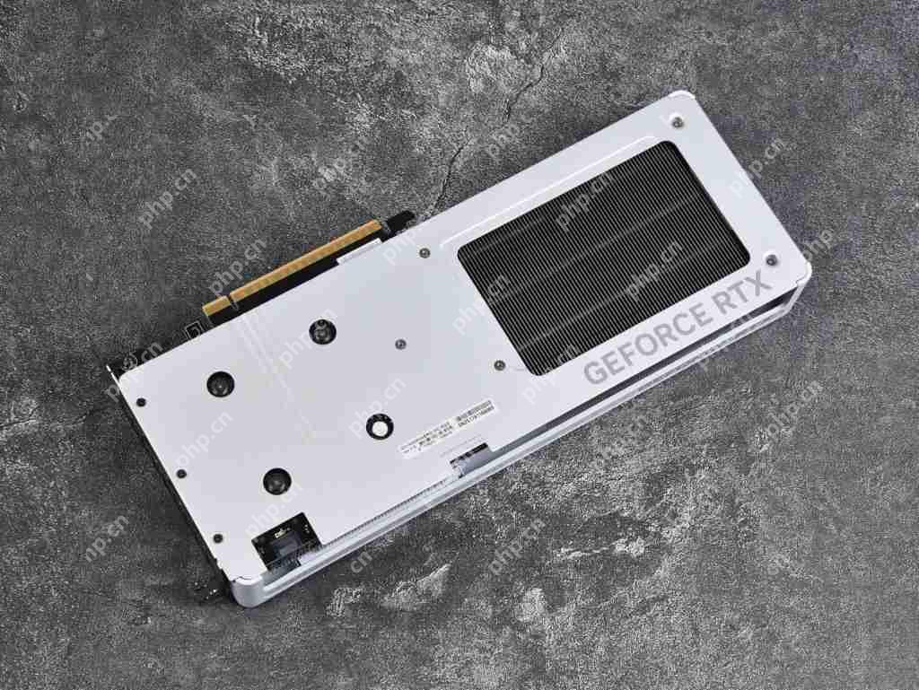  低成本纯白装机方案必选！技嘉 GeForceRTX 5060 AERO OC 8GB 雪鹰首测 
