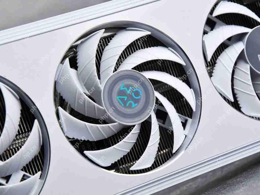  低成本纯白装机方案必选！技嘉 GeForceRTX 5060 AERO OC 8GB 雪鹰首测 