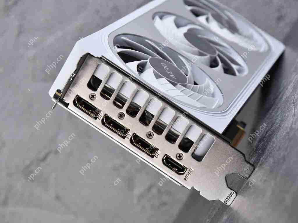  低成本纯白装机方案必选！技嘉 GeForceRTX 5060 AERO OC 8GB 雪鹰首测 