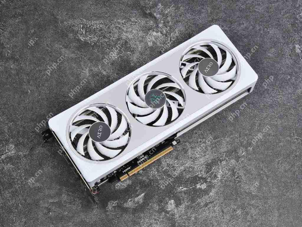  低成本纯白装机方案必选！技嘉 GeForceRTX 5060 AERO OC 8GB 雪鹰首测 