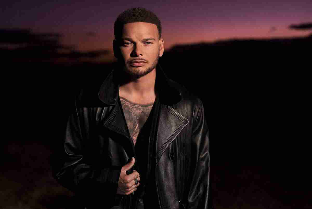 凯恩·布朗（Kane Brown）在“代币伴郎”（Token Groomsman）中初度亮相。