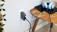 I Always Take These 9 Gadgets With Me When I Travel