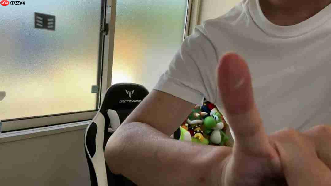 笑死！日本玩家连Switch 2时被夹到手 疼得嗷嗷叫