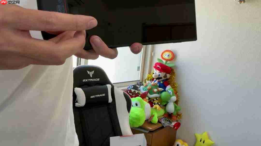 笑死！日本玩家连Switch 2时被夹到手 疼得嗷嗷叫