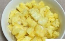 如何制作简易版菠萝派：快速上手的烘焙指南