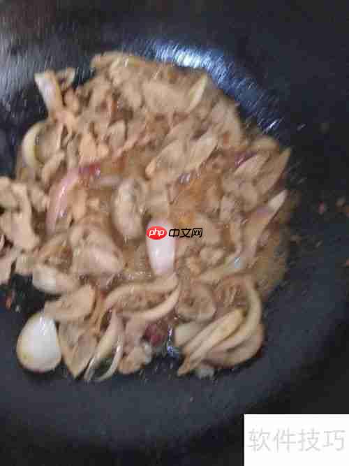 健美食谱：芹菜炒鸭肉的做法
