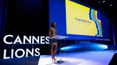Cannes Lions rassemble l'activité publicitaire en tant que drapeaux prévus défis immuables