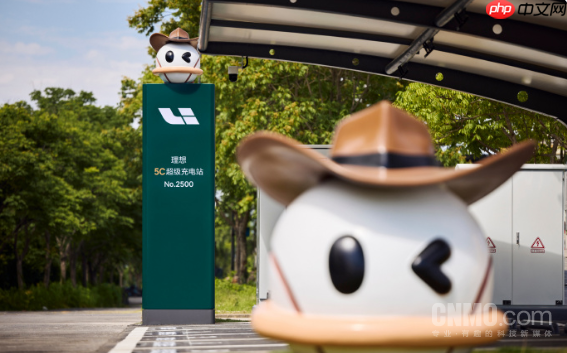 理想i8实车首次公开亮相 标配5C电池 将于7月下旬发布