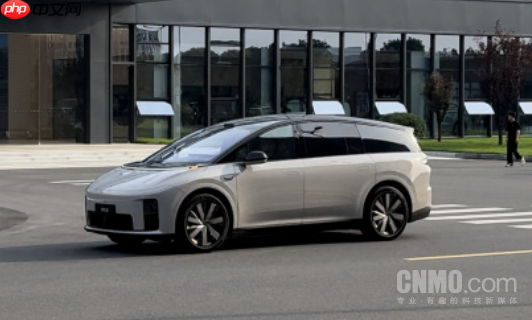 理想i8实车首次公开亮相 标配5C电池 将于7月下旬发布