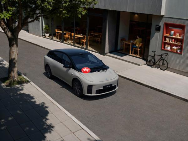 李想宣布理想i6将在6月发布：联合小米YU7挑战35C