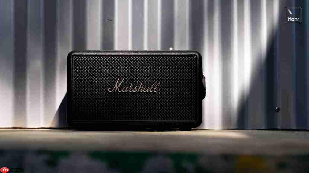 Marshall Kilburn III 体验：50 小时超长续航，在「便携音箱」属性下的一次踏实升级 