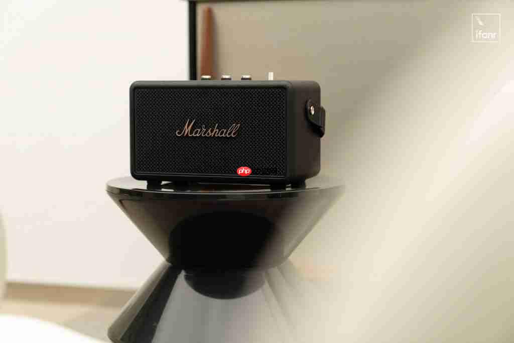 Marshall Kilburn III 体验：50 小时超长续航，在「便携音箱」属性下的一次踏实升级 