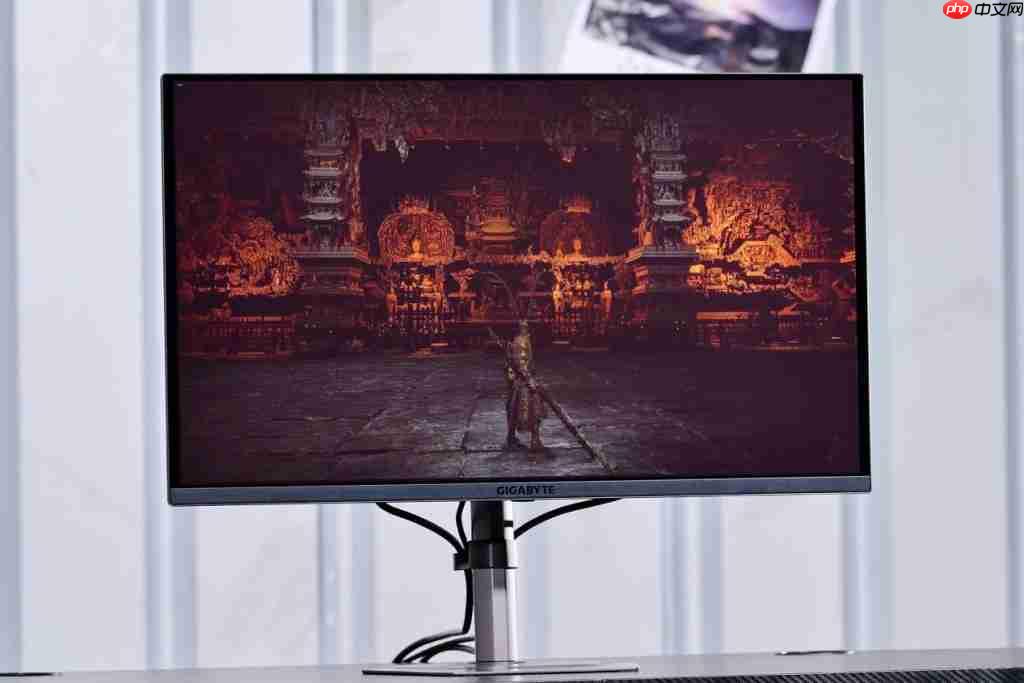  技嘉 MO27U2 显示器深度评测：27 英寸 4K QD-OLED，小尺寸旗舰的新标杆 