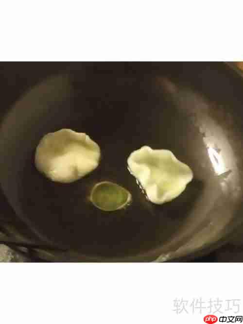 学会这个烹炸虾片零食的做法，酥脆鲜香太好吃