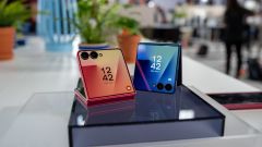 Samsung's Galaxy Z Flip 7 Has a Bigger Cover Display and a Cheaper Sibling