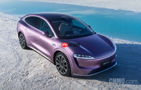 智界R7用户调研报告出炉：年均收入36.5万 平均32.4岁