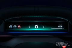 全新小鹏P7内饰图公布：AR HUD+三幅运动方向盘