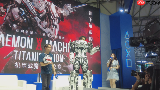 不是,真有游戏制作人穿机甲上台演出?