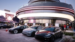 Climate: Electric Vehicle Charging Networks Are Growing Fast–For Now