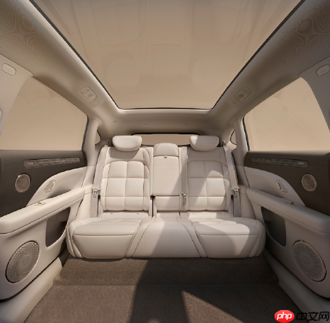 智己LS6内饰官图发布:悬浮式一体屏设计引领新潮流