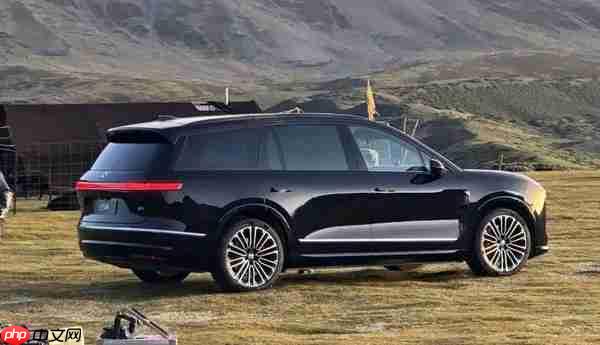 传新款蔚来ES8租电价格约35万元!本月将开启预订