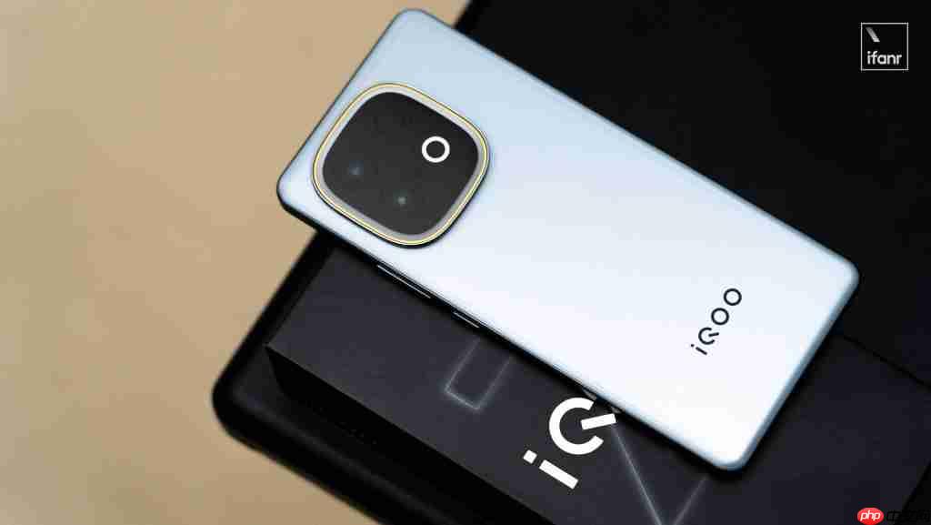 8000mAh 大电池,是手机、板砖还是充电宝?