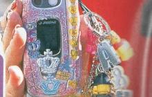 iPhone 17 能用挂绳了，梦回 20 年前？