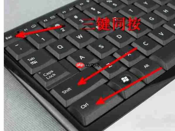 win7电脑开机不显示桌面图标怎么办?