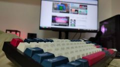 Why I'll Take a Plastic Keyboard Over a Metal One Any Day