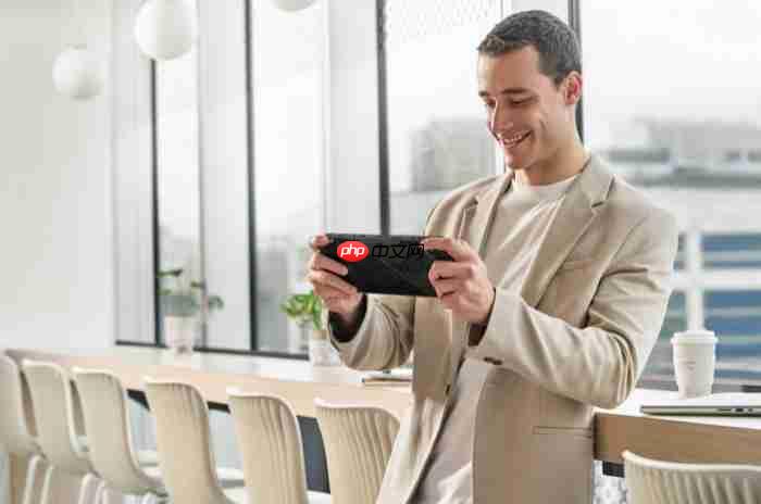 把 3A 游戏装进口袋,通勤也能“卷”起来