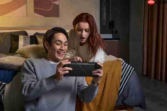 把 3A 游戏装进口袋,通勤也能“卷”起来