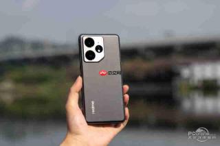 realme 新机配置曝光：或搭载天玑 9500e/ 骁龙 8 Gen5 处理器 
