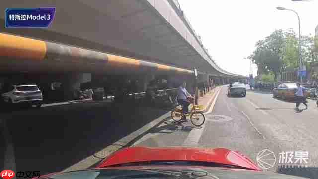 中美智驾大 PK!四大魔鬼场景实测,华为激光雷达对纯视觉,谁更强?