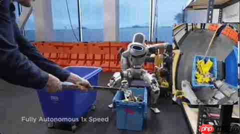 波士顿动力机器人终于有脑子了!人类故意使绊子也不怕