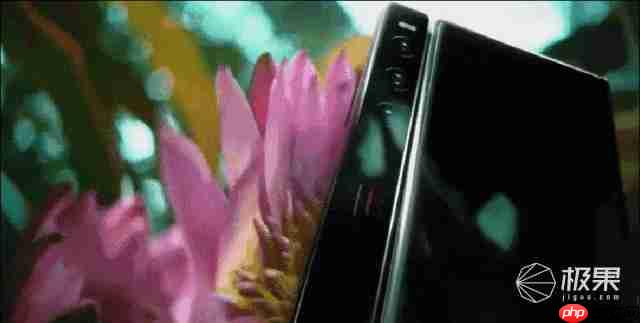 华为三折叠屏新机又放大招!带外折薄过直板机、主摄自拍 + 手势切屏体验拉满 .