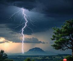8月微信朋友圈十大谣言出炉：雨天用手机打电话会引雷