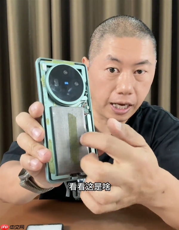 博主实测购买100块一台的智能手机:纯纯诈骗 屏幕只会亮没电图标