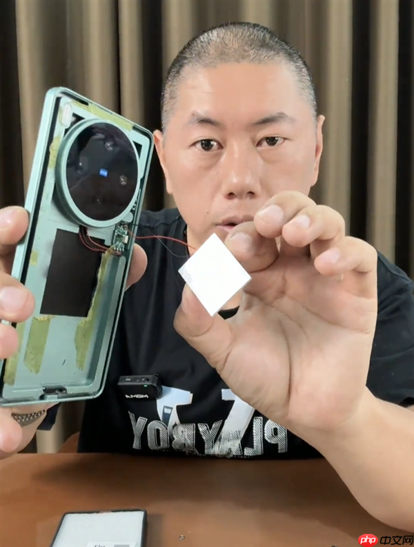 博主实测购买100块一台的智能手机:纯纯诈骗 屏幕只会亮没电图标