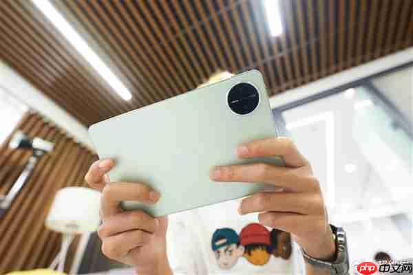 华为MatePad Mini真机对比iPad mini:屏幕碾压 不像一个时代的产物