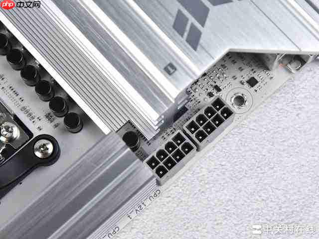 布局优化升级 WIFI7 华硕 B850 重炮手白色版主板评测